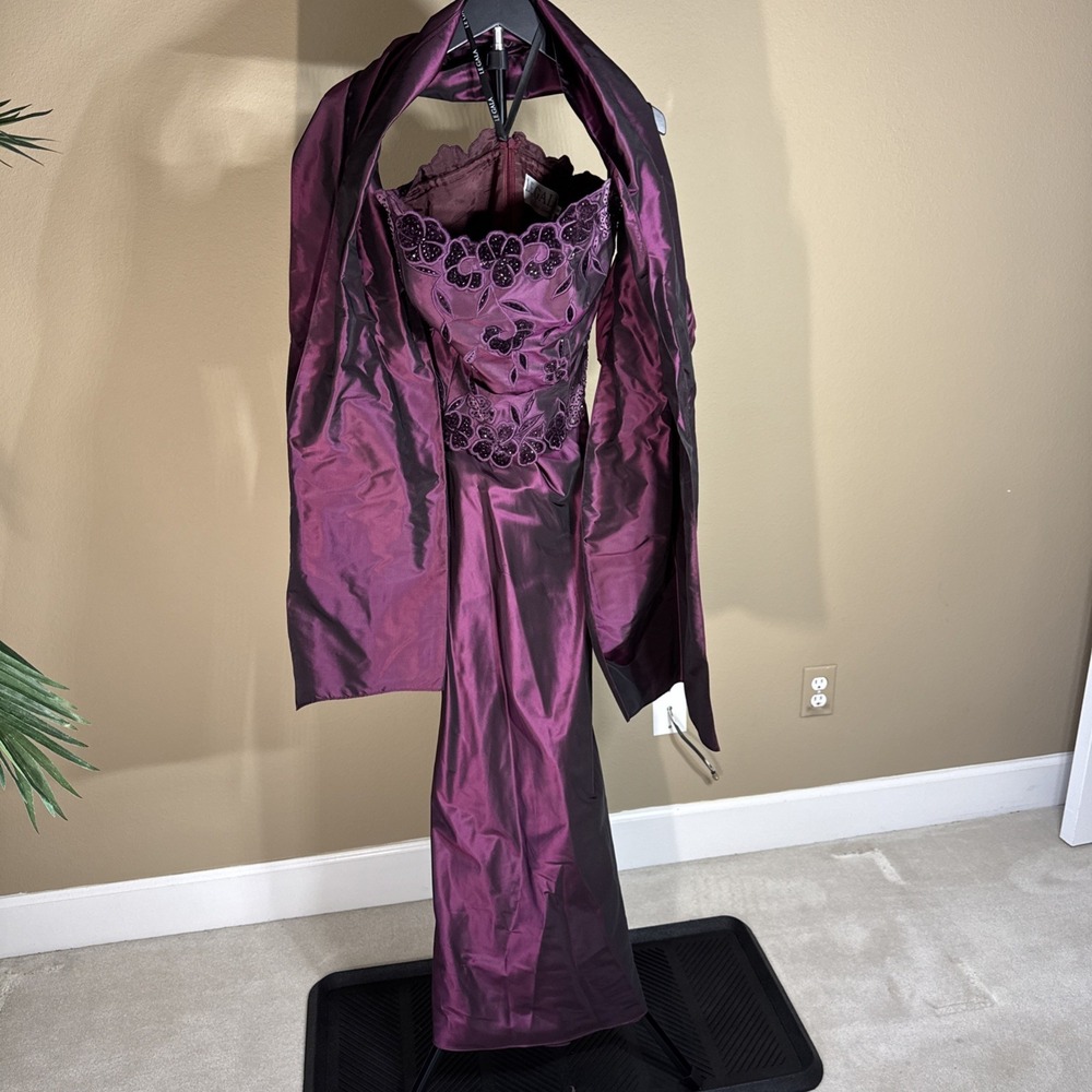 Le Gala By Mon Cheri Purple Plum Beaded Long‎ Gown Size 10
